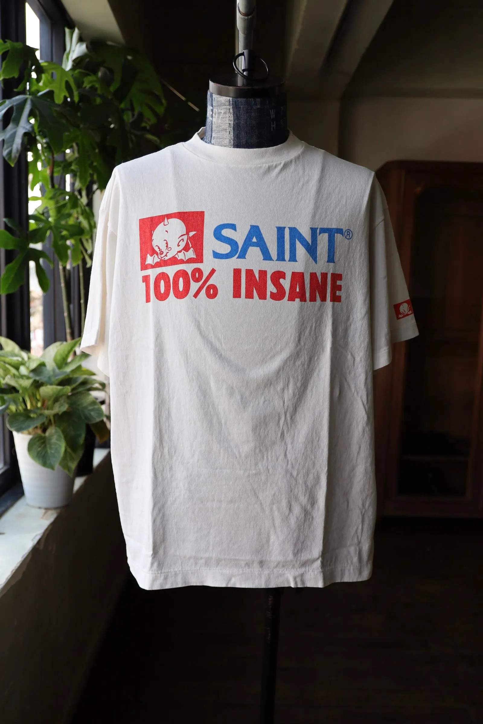 SAINT Mxxxxxx INSANE SS TEE/WHT Little Devil Angel TEE 100% INSANE slogan printed short sleeves off-white S-XL tube-woven fabric without side seams OE yarn original same weight correct version original main mark/wash mark/little angel security code original development no touch printing